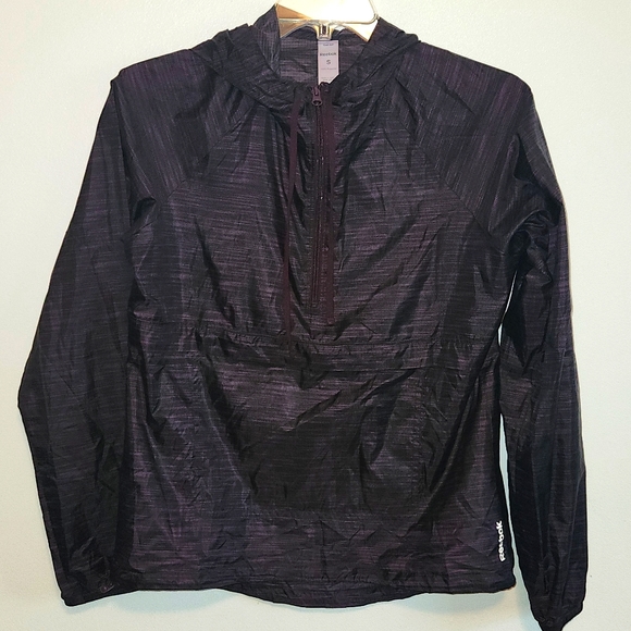 Reebok Jackets & Blazers - Reebok Women’s Small Zip Pocket Hooded Windbreaker